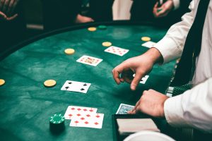 The Psychology of Online Gambling: What Keeps Players Coming Back?
