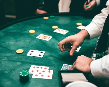 The Psychology of Online Gambling: What Keeps Players Coming Back?